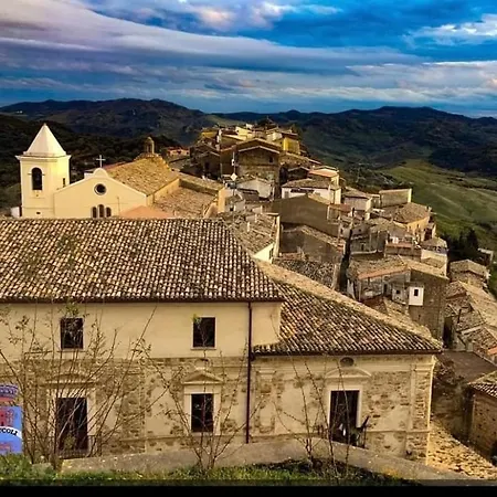 Le Nel Borgo Crucoli