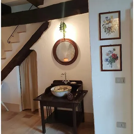 Le Nel Borgo Crucoli